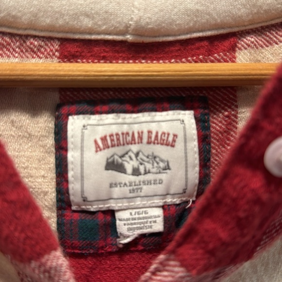American Eagle | AE red cream buffalo check cropped flannel-sz L - Picture 6 of 8